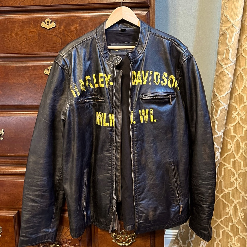 Men’s Harley Davidson leather jacket, size 2XL Slightly used, great condition.